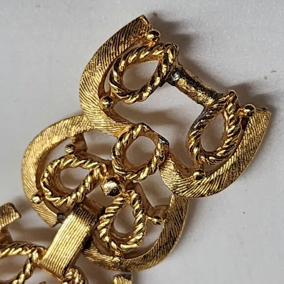 Vintage Signed Crown Trifari Victorian Style Panel Link Bracelet Textured 7" - Picture 14 of 14